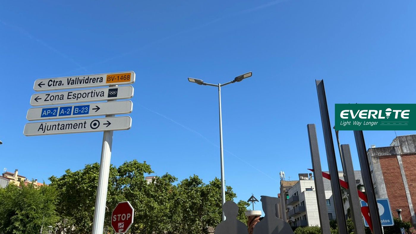 Nosači T-tipa naspram Y-tipa za rasvjetne stupove s dvije svjetiljke